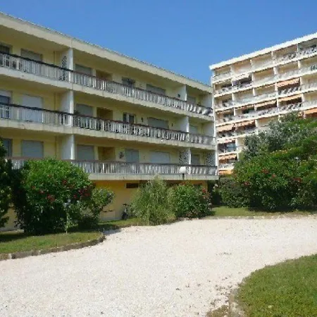2 Pieces Avec Piscine, Tennis, Petanque Et Parking A 2 Pas De La - - Fr-1-251-457 * Le Lavandou