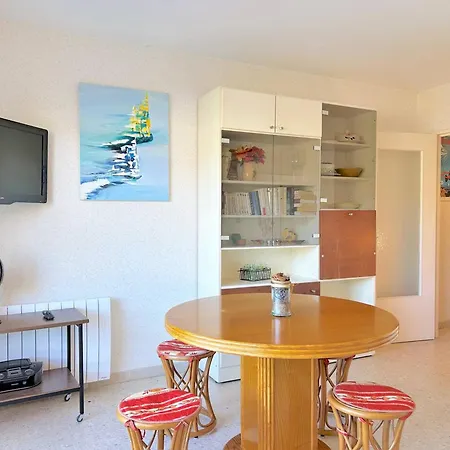 2 Pieces Avec Piscine, Tennis, Petanque Et Parking A 2 Pas De La - - Fr-1-251-457 * Le Lavandou